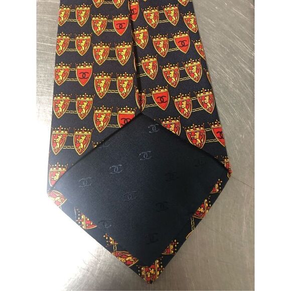 Vintage Chanel Paris Men’s Silk Blue and Red Lion Shield Designer Dress Tie - Picture 3 of 10